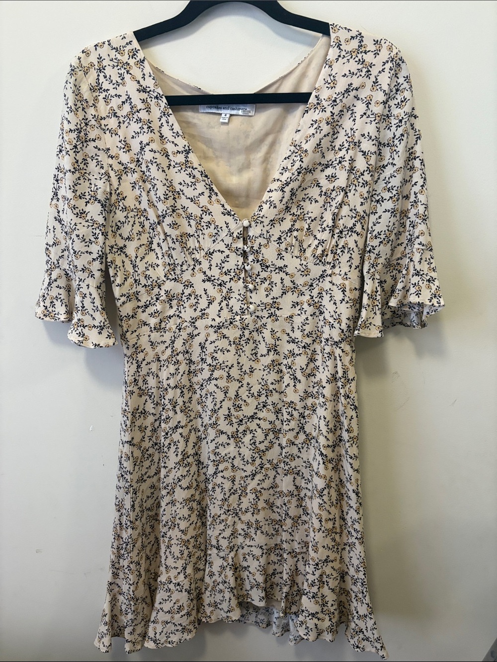 cupcakes & cashmere Beige Floral V-Neck Mini Dress